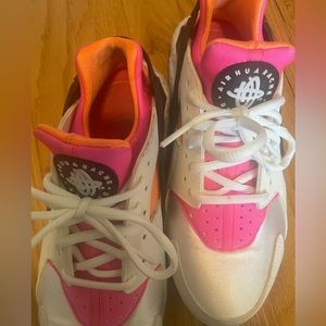 Women’s Nike Air Huarache Like New
